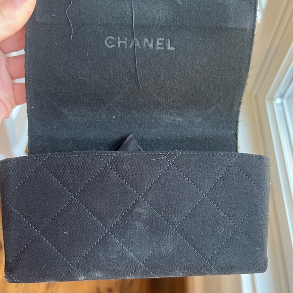 CHANEL Black and White Oversized Sunglasses - Picture 4 of 5